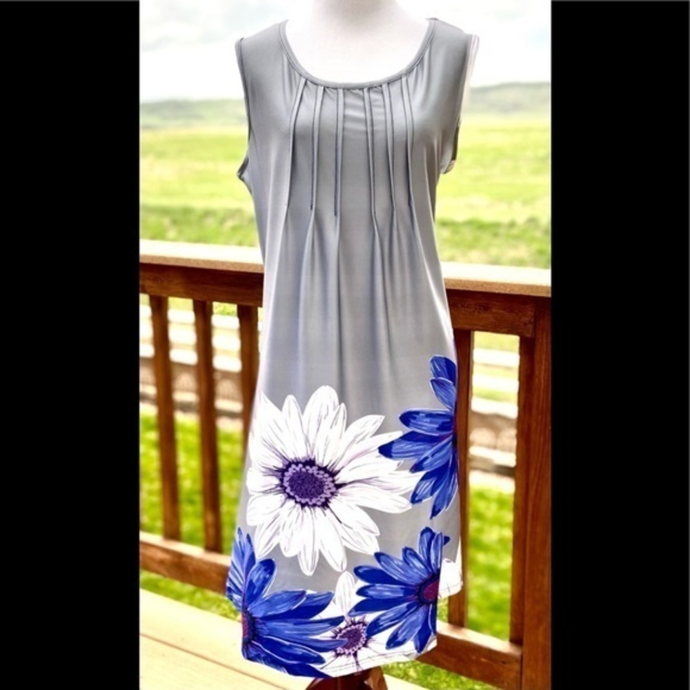 NWT-Floral Pleated Sleeveless Dress🌞